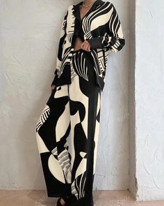 ✨Pre-order only, S(8) - XL(16)✨ Drape Pants, Wide Leg Pant Suit, Monochrome Prints, Draped Blouse, Blouse Pants, Loose Outfit, Printed Blouse, Straight Leg Pants