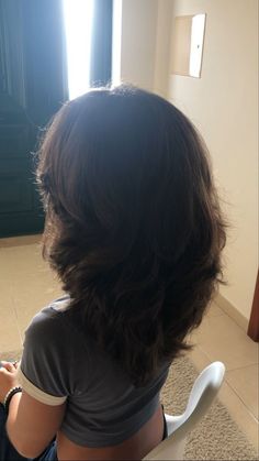 mere feed mai itne saare ladkiya kyu aare  tu baat karna pgl tell me tu itni cute kyu smile karti. Shaggy Layers Medium Straight Hair, Wolf Haircut Back View, Fluffy Long Wolfcut, Wolfcut Layers Short, Wolfgang Haircut Women, Short 360 Haircut, Wolfcut Hair Black Woman, Layered Hair Medium Thick Hair, Wolfcut On Thick Hair