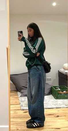 Pakaian Hipster, Adidas Outfits, Looks Adidas, Celana Fashion, Baggy Jeans Outfit, Looks Pinterest, Skater Girl Outfits, Trendy Outfits For Teens, Neue Outfits