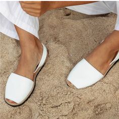 Beatria Avarcas Monarca Handmade Spanish White Leather Sandals Made In Spain Brand New Without Tags Size 44 Marc Fisher Sandals, Soft Leather Sandals, Tyre Tread, White Leather Sandals, Leather Sandals Handmade, Genuine Leather Sandals, Leather Sandals Flat, Slingback Shoes, Leather Sandals Women