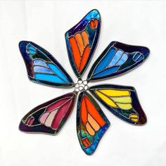 Monarch Butterfly Wings, L'art Du Vitrail, Iridescent Black, Stained Glass Butterfly, Stained Glass Ornaments, Stained Glass Jewelry, Glas Art, Stained Glass Diy, Stained Glass Crafts