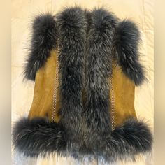 Beautiful, Never Worn, Real Fox Fur And Shearling Vest! Size Small. Luxury Brown Fur Coat, Brown Sheepskin Fur Coat With Faux Fur Trim, Brown Sheepskin Coat With Faux Fur Trim, Designer Sheepskin Fur Coat With Faux Fur Lining, Luxury Sheepskin Fur Coat With Faux Fur Lining, Shearling Vest, Fur Vest, Fox Fur, Black And Brown