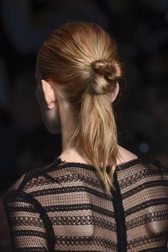 Hair up: more or less complicated ideas to tie your hair Wedding Short Hair, Fashion Week Hair, Runway Hair, Editorial Hair, Hair Design, Artistic Hair, Hair Art, Fall 2015