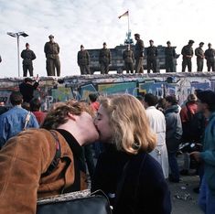 Fall Of Berlin Wall, Lise Sarfati, Berlin Wall Fall, Historia Universal, Wall Opening