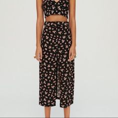 Zara Linen Blend Floral Print Skirt With Belt. Super Cute For The Spring! Chic High Waist Floral Maxi Skirt, Fitted Midi Length Bottoms For Vacation, Feminine Black Skirt For Spring, Summer Black Maxi Skirt With Floral Print, Beach Black Floral Print Maxi Skirt, Black Floral Print Maxi Skirt For Beach, Black Floral Print Skirt For Vacation, Zara Casual Maxi Skirt For Summer, Black Midi Length Bottoms For Summer