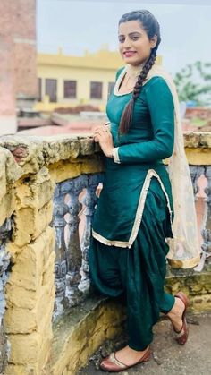 How To Wear Dhoti, Aparna Dixit, Simple Suits, Silk Kurti Designs, Punjabi Salwar, Salwar Pattern, Anupama Parameswaran, Patiala Suit