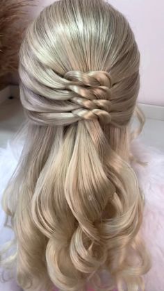 Edna Leite | vamos de tutorial bem rapidinho? atendendo a pedidos esse passo a passo super fácil #penteado #penteadosx #penteadosfaceis #videohair... | Instagram Hair Designs For Girls, High Ponytail Hairstyles, 50 Hair, Hair Issues, Special Occasion Hairstyles, Hair Creations, Hair Ponytail Styles