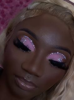 Pink Birthday Makeup Looks, Eyeshadow Looks With Glitter, Pink Glitter Makeup Looks, Makeup Looks Birthday, Prom Makeup Pink, Pink And Silver Makeup, Pink Prom Makeup, Rhinestone Eye Makeup, Pink Glam Makeup