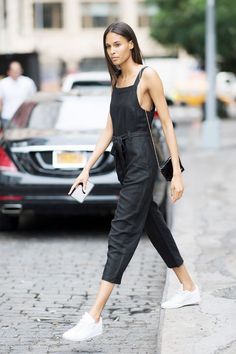 Cochella Outfits, Cindy Bruna, Black Jumpsuits, Beautiful Jumpsuits, Models Off Duty Style, Jumpsuit Outfits, Transition Outfits, Summer Work Outfits, Jumpsuit Outfit