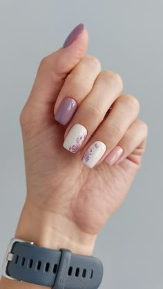 Paznokcie hybrydowe w odcieniu fioletu Summer Break Nails, Nail Trends French Tip, Nail Art Flower, Nails Floral, Vintage Nails, Broken Nails, Cute Toe Nails, Plaid Nails, Simple Gel Nails