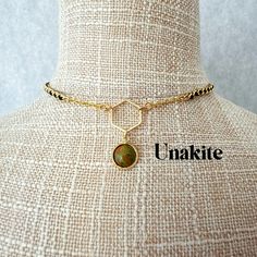 -Unakite Pendant Necklace, Natural Beauty- Our necklace showcases a premium unakite pendant, known for its appealing blend of green and pink hues. Each stone is carefully selected for its vibrant colors and smooth finish, representing harmony and healing. -Stylish and Strong- The stones are set on a sturdy curb chain, with a woven cord detailing that adds a touch of luxury and extra durability to your necklace. -Item Specifications- Crystal: appox. 8mm Chain size: 3mm Chain Material: Gold filled/White gold filled -Gift with Meaning- Ideal for friends, moms, or sisters, this malachite necklace is a thoughtful way to show you care. It's more than just a gift - it's a special piece that stands out. -Ready to Gift- Wrapped up in a lovely box, this necklace is set to go as a special present. It Green Stone Choker, Chain Layered Necklace, Gold Curb Chain, Malachite Necklace, Choker Gold, Stone Choker, Layered Necklace, Green Stone, Curb Chain