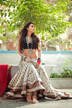 Boho Poses, Maki Aesthetic, Rani Mukherji, Bohemian Schick, Rani Mukherjee, Diwali Celebration, Ghagra Choli, Estilo Boho Chic, Ranveer Singh