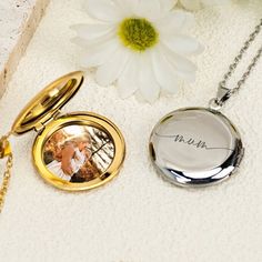 Regarding photo customization, we are sorry that we cannot achieve the same clarity as the display. ✨You can customize this necklace with photos,names, or date or any text you want. The lid of the necklace can be opened, and it can be printed with photos or engraved with text, effectively protecting your secret information.   It is the best choice as a surprise gift! Can be used as a gift for mothers, good friends, anniversary gifts, Christmas gifts, etc., with a minimalist design that is suitab Personalized Pendant Necklaces For Personal Use, Personalized Pendant Necklace For Personal Use, Engraved Round Pendant Necklace For Personal Use, Customizable Round Pendant Locket Necklace For Gift, Customizable Round Pendant Locket Necklace Gift, Customizable Round Pendant Locket Necklace For Mother's Day, Customizable Round Locket Necklace For Gift, White Locket Necklace For Personalized Gift, Customizable Locket Necklace For Personalized Gifts