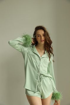 Chic Long Sleeve Sleepwear For Pajama Party, Elegant Long Sleeve Sleepwear For Pajama Party, 90s Pajama Party Outfit, Bachelorette Party Pyjama, Green Sleepwear For Summer Pajama Party, Chic Long Sleeve Sleep Sets, Night Sleep Outfit, Pijama Party Outfit, Long Sleeve Satin Sleepwear For Spring