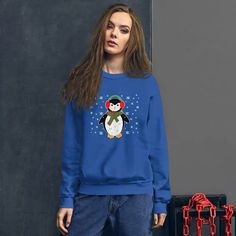 Sweat Tops Cute Penguin, Sweat Top, Sweatshirt Cute, Sweatshirts Pattern, Winter Sweatshirt, Athleisure Fashion, Christmas Gift Idea, Cute Penguins, Sweatshirt Christmas