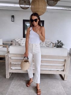 Outfits Europa, Classic Summer Outfits, June Gloom, Styled Outfits, England Summer, Date Night Outfit Summer, Basic Black Dress, Mom Outfit, Simple Summer Outfits