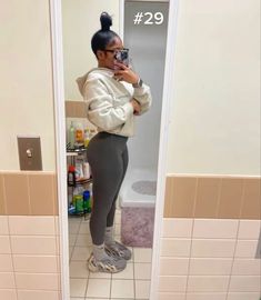 Baddie Winter Fits Nyc, Chill Baddie Outfits School, Bummy Outfit Ideas, Comfortable Outfits For School Baddie, Fall Outfit Ideas Baddie, Cute Clothes Black Women, Bummy School Outfits, Powerhouse Outfit Ideas, Grey And Pink Outfit Black Women