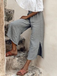 How To Wear Linen Pants, Linen Pants Outfit, Linen Fashion, Outfit Trends, Cotton Bottoms, Grey Pants, Mode Inspiration, Linen Clothes, Cotton Pants