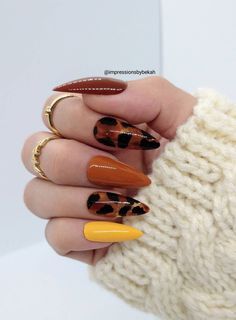 Chic and classy for fall—this French manicure is a must-try! 🍁💅 Elevate your nails this season. #ChicNails #FallFrenchTips #NailInspo Fall Inspo, Nail Games, Earthy Tones, Spring Nails