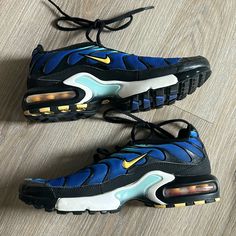 7y / Womens 8.5 / Mens 7 Some Minor Wear But Over All Good Condition Shoes Nike Air, Nike Air Max Plus, Air Max Plus, Shoes Nike, Mens Shoes Sneakers, Men's Nike, Blue Yellow, Air Max, Nike Air Max