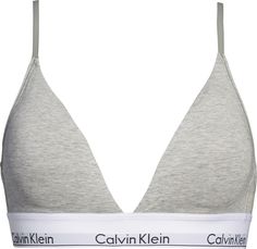 Triangel-bh från Calvin Klein. Fin och skön bh med vackra detaljer som passar perfekt till vardags. Tillverkad i 53% bomull, 35% modal och 12% elastan. Calvin Klein Outfits, Triangle Bra, Dream Clothes, Best Brand, Bralette, Camisole Top, Calvin Klein, Tank Tops, Bra