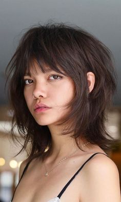 Shag Haircuts With Bangs, Medium Shag, Medium Shag Haircuts, Choppy Bob Haircuts, Edgy Haircuts, Shag Haircuts, Shag Hairstyles, Haircuts Straight Hair, Shag Haircut