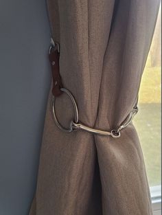 Snaffle Bit Curtain Tie Back - Etsy Equestrian Chic Decor, Horse Room, Ranch House Decor, Western Bedroom Decor, Western Rooms, Western Bedroom, Curtain Holdbacks, Equestrian Chic, Snaffle Bit