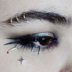 Experimental Eye Makeup, Chrome Eye Makeup, Marshmallow Primer, Cybergoth Makeup, Cybercore Makeup, Liner Eyeshadow, Silver Liner, Vampire Bride