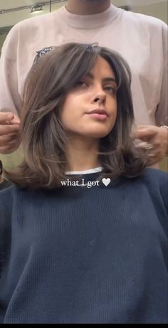 Short Long Bob Haircuts, Preppy Shoulder Length Hair, 90s Textured Bob, 90s Layered Bob Short, Long Bob Aesthetic, 90s Bob With Curtain Bangs, Long 90s Bob, 90s Long Bob Haircut, Bob 90s Hair