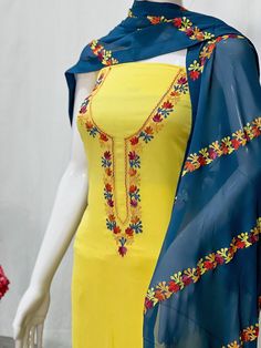 Ein atemberaubend fabelhafter indischer ethnischer bestickter Salwar-Anzug, den Sie zu jeder Gelegenheit tragen können und viele Komplimente erhalten. Dieser gelbe Salwar Anzug mit Kashmiri Aari Stickerei weiß, wie man begeistert! - - - - - - - - - - - - - - - - - - - -  Produktdetails - Zustand: Brandneu (auf Bestellung gefertigt) - Stil: Indischer ethnischer Salwar-Anzug - Stickerei: Kashmiri Aari Embroidery - Farbe: Gelber Anzug mit blauem Dupatta - Stickfarbe: Mehrfarbig - Pflegehinweise: Nu Yellow Salwar Suit, Women Indian Wear, Indian Crepe, Yellow Salwar, Dupatta Embroidery, Blue Dupatta, Embroidered Salwar, Suit Embroidery, Yellow Suit