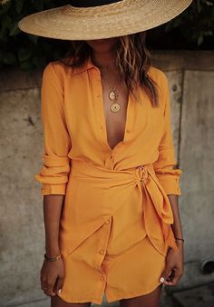 Button down dress + sun hat. Street Outfits, Couture Mode, Outfit Trends, California Style, Looks Chic, Inspiration Mode, Mode Inspiration, Fashion 2017