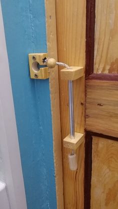 Easy wc door lock from the rope and the wooden ball Homemade Slide, Wooden Lock, Interactive Installation, Diy Door, The Low, Door Lock, Door Locks, Door Handle, The Door