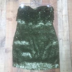 Nwt Free People Frida Ruffle Mini Party Dress Sequin Green Size 6 Msrp $168. Great Brand And Quality!!! This Is New With Tags Dress!! Festive Green Dress With Ruffles, Festive Green Ruffled Dress, Green Strapless Dress For Party, Green Fitted Dress With Ruffles, Fitted Green Ruffled Dress, Fitted Green Dress With Ruffles, Fitted Green Dresses With Ruffles, Formal Holiday Dresses With Ruffles, Green Ruffled Mini Dress For Evening