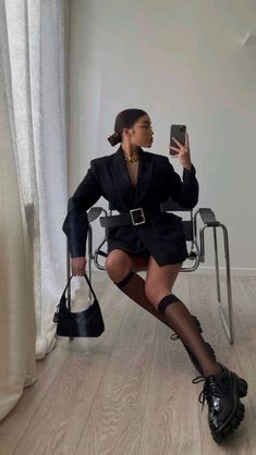 Suit Jacket Dress Outfit, Size 12 Street Style, Blazer As Dress Outfit, Blazer Boots Outfit, Blazer Dress With Boots, Cool Night Out Outfit, Blazer Jacket Outfits, Black Blazer Dress Outfit, Blazer And Boots Outfit