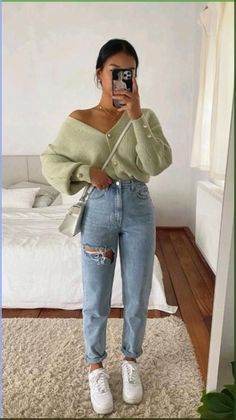 College Girl Outfits, First Date Outfits, Comfy Casual Outfits, Mom Jeans Outfit, Casual College Outfits, Neue Outfits, Outfit Jeans, School Looks, Causual Outfits