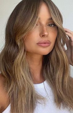 bronde medium length hair with bangs 2021, haircut with bangs, bob haircuts with bangs, hairstyles with bangs 2021, haircuts with bangs and layers, side bangs haircut #curtainbangs curtain bangs, haircut with curtain bangs #haircutwithbangs side fringe hairstyles for long hair, short to medium length hairstyles with bangs Haircuts For Medium Length Hair, Brown Hair Inspo, Bangs With Medium Hair, Brown Hair Balayage, Hair Color And Cut, Trending Haircuts