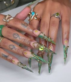 Medusa Nail Design, Airy Fairy, Fairy Nails, Acrylic Nails Almond Shape, Stilleto Nails Designs, Nails Stiletto, Nice Nails, Grunge Nails, Green Nail