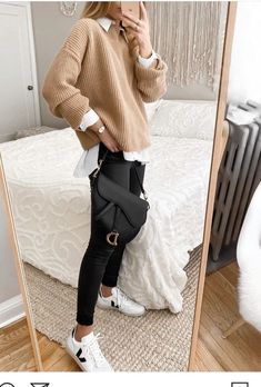 Moda Grunge, Look Legging, Mode Casual, Classy Fashion, Retro Mode, Casual Winter Outfits, A Mirror