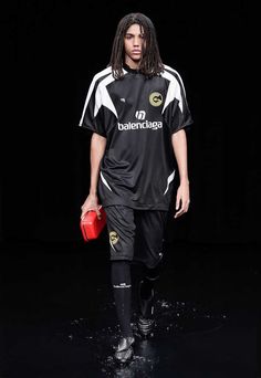 Demna Gvasalia Vetements, Balenciaga 2020, Style Royal, Football Fashion, Balenciaga Women, Wales Bonner, Football Outfits, Football Kits, Jersey Design