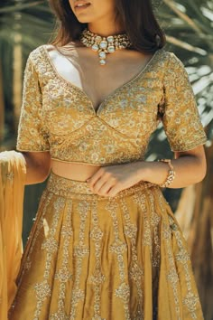 Silk Lengha, Sweetheart Neckline Blouse, Lengha Blouse Designs, Black Kurti, Princess Cut Blouse, Asian Clothes, Cut Blouse, Blouse Stitching, Yellow Lehenga