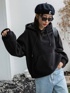 Dark Hoodie Outfit, Black Hoddies Outfits Women, Hoddies Outfits Woman, Black Tee Outfit, Black Hoodie Outfit, Hoddies Outfits, Black Hoodie Women, Outfit Hoodie