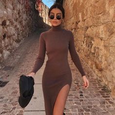 Brown Bodycon Dress, Women Robe, High Neck Midi Dress, Belle Silhouette, Long Knit Sweater, Fashion Design Dress, Foto Poses, Womens Knit Dresses, Women's Robe