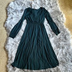 - New, Never Worn - Size Small - Dark Emerald Green - Slit - Inner Skirt Lining - Midi Dress Dark Emerald Green, Skirt Lining, Lulus Dresses, Lulu Dresses, Emerald Green, Emerald, Midi Dress, Womens Dresses, Skirt