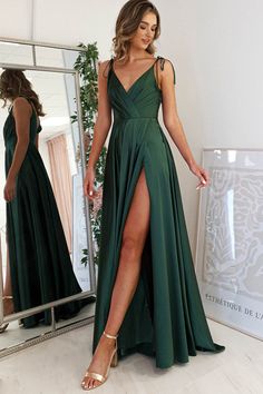 Sage Green Evening Gown, Emerald Satin Bridesmaid Dresses, Smaragd Green Dress, Green Grad Dresses, Emerald Green Ball Dress, Emerald Green Wedding Guest Dress, Bridesmaid Green Dresses, Grad Dresses High School, Emerald Green Dress Long