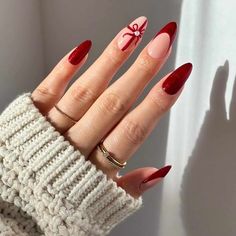 Best winter nail ideas | trendy winter nails | cute winter nails | simple winter nails | aesthetic winter nails | short winter nails Christmas Party Nails, Kutek Disney, Holiday Nails Christmas, Red Christmas Nails, Nagel Tips, 17 December