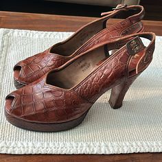 Vintage Martinique Custom Made Shoes. Heel Is 4.5’ And Platform Is 1’. These Are 7.5 Narrow. Great Vintage Condition We’re Just Tested With Leather Conditioner. Custom Made Shoes, Shoes Heel, Shoes Vintage, Leather Conditioner, Vintage Shoes, Sling Backs, Alligator, Dark Brown, Custom Made