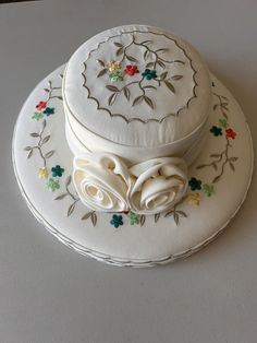 Elegant Embroidered Adjustable Hat, White Hats With Floral Embroidery For Spring, White Floral Embroidered Hats For Spring, White Floral Embroidered Spring Hat, Cream Embroidered Cap, Cream Embroidered Hat With Curved Brim, Embroidered Cream Cap, Cream Curved Brim Embroidered Hat, Vintage Embroidered Hat With Curved Brim