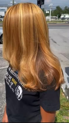 Fall Haircolor 2021 Black Women, Golden Ginger Hair Black Women, Honey Blonde Faux Locs, Honey Blonde Hair On Black Women Natural, Blonde Natural Hair Black Women, Ginger With Blonde Highlights, Honey Blonde Natural Hair, Short Haircut Tutorial, Short Haircut For Women