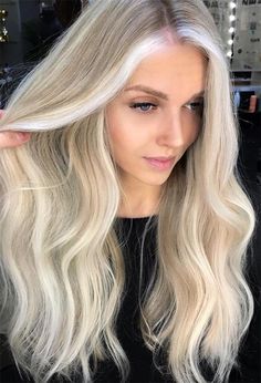 Icy Platinum Blonde Hair, Platinum Hair Dye, White Blonde Hair Color, Blonde Hair Color Shades, 2023 Blonde, Blond Hairs, Icy Hair, Blonde Hair Colour Shades, Color Block Hair