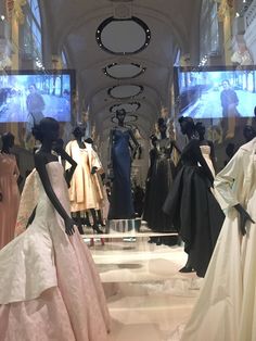 Dior Gallery, Dior Museum, Barbie Sewing, Dior Couture, Classic Fashion, Dress Design, The Crown, Dream Closet, Classic Style